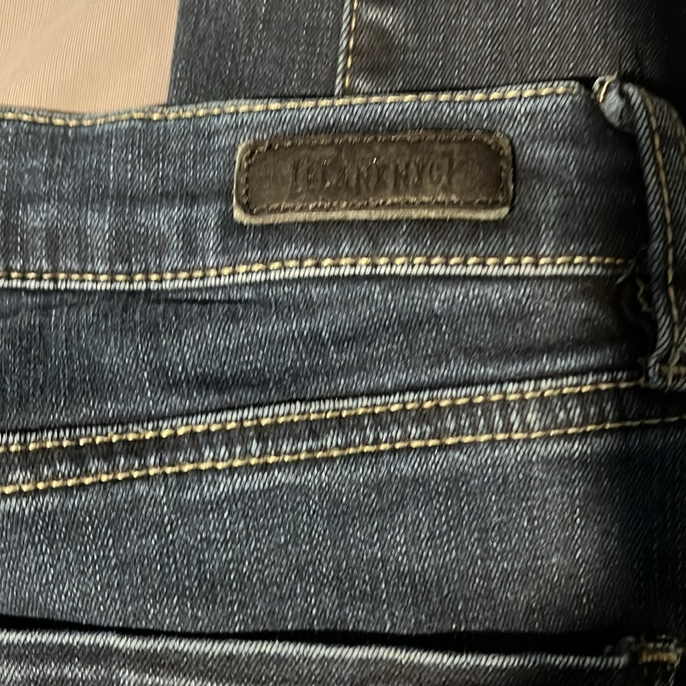 BlankNYC jean's dark denim stretch. Skinny